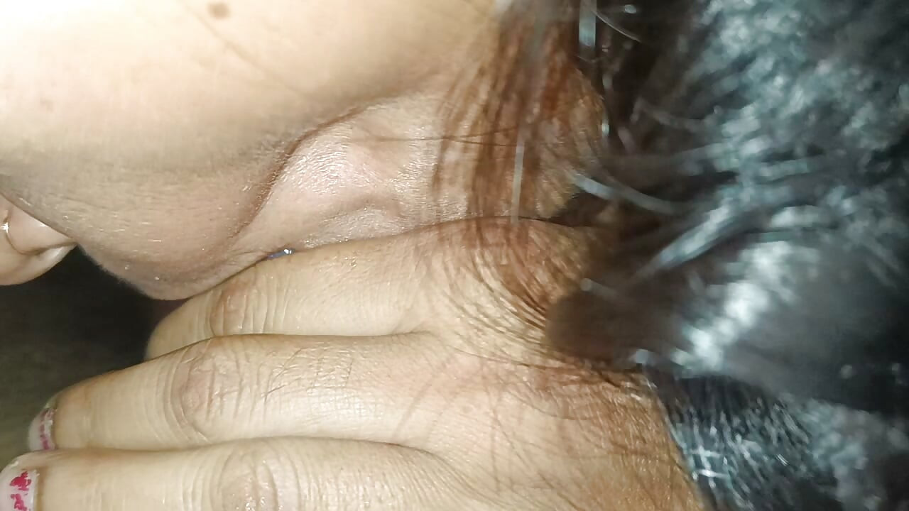 Chơi đồ chơi hậu môn homemade Desi & Chịch tư thế doggy