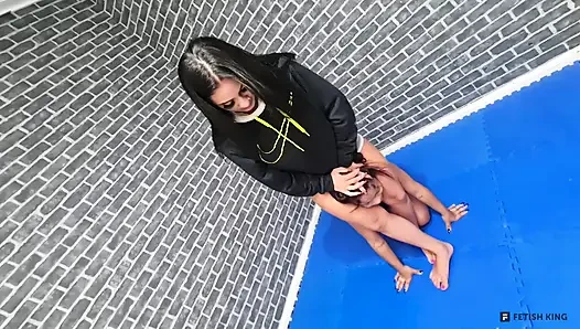 Catfight Dangerous Scissor Legs