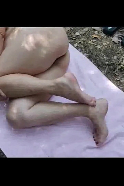 Mel Caresses di Hutan 2