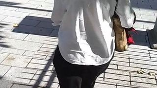 El culo gordo vestido de la esposa en el trabajo