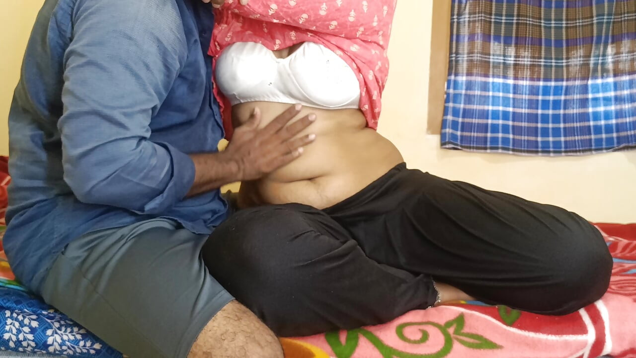 Ilakkiya menikmati ngentot gaya anjing