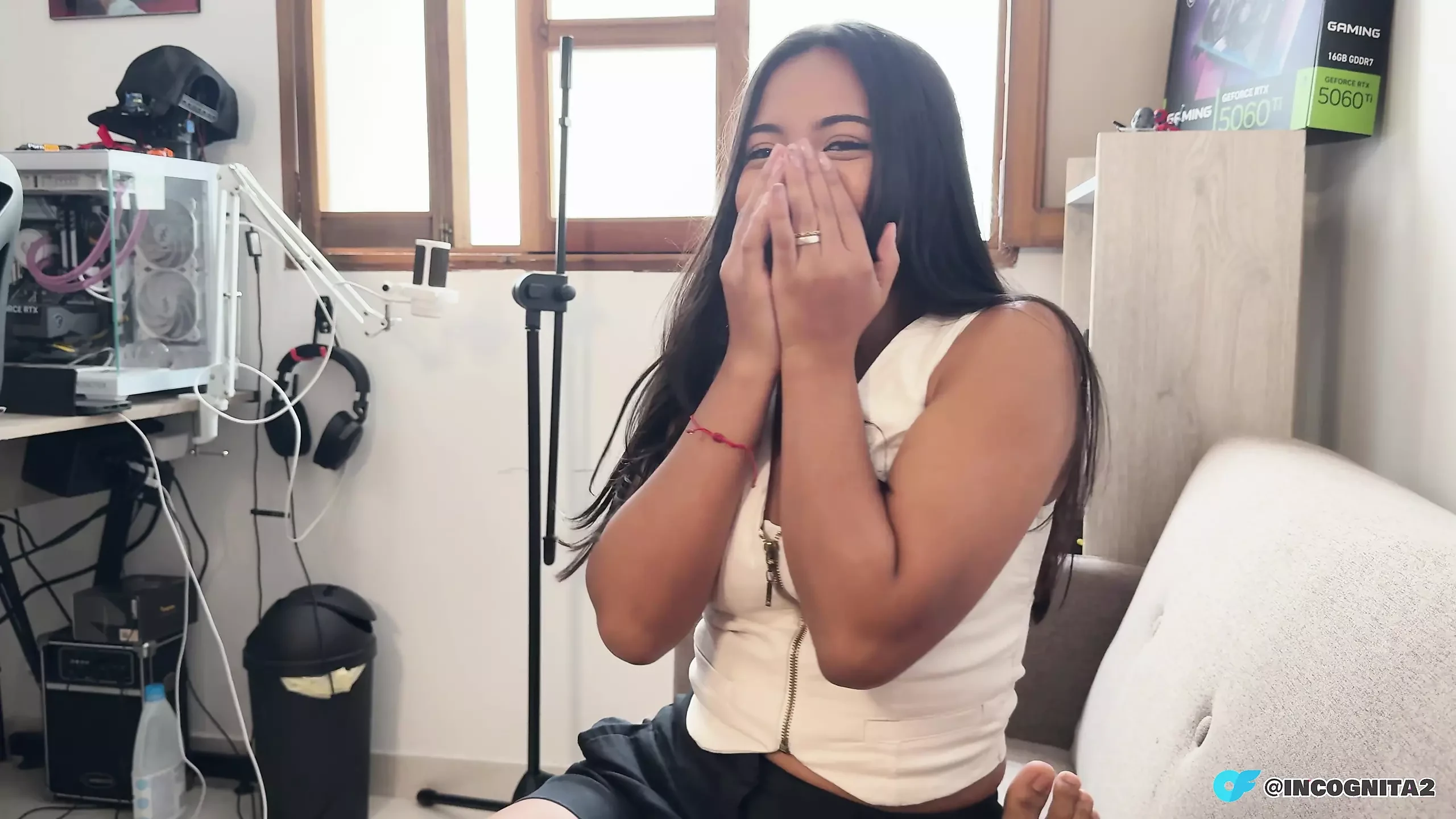 Cewek sange rambut cokelat pengen liat gimana aku ngentot