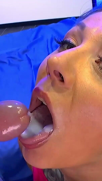 GGG John Thompson GANGBANG Nayomi Heidi - Friends of Sperm | Clip 1