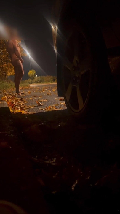 รถมากมายผ่านฉันเมื่อฉันแก้ผ้าข้างถนนที่ยุ่งทุกคนสามารถเห็นฉัน | คลิป 2