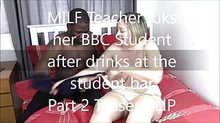 Milf Professora fode seu bbc estudante depois de beber no bar do aluno