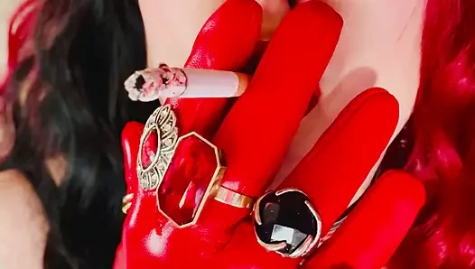 Si cantik miss tina snua dengan gaun kulit lagi asik merokok dengan sarung tangan & perhiasan
