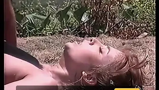 Pelacur semok berbaring di punggung mereka dan disetubuhi untuk facial