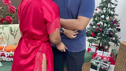 Erkek arkadaşım kadınlardan hoşlandığımı sandı ve hediyesini sikti