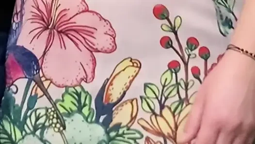 Tamamen yabancı metroda tıraşlı amcığını ovuyor