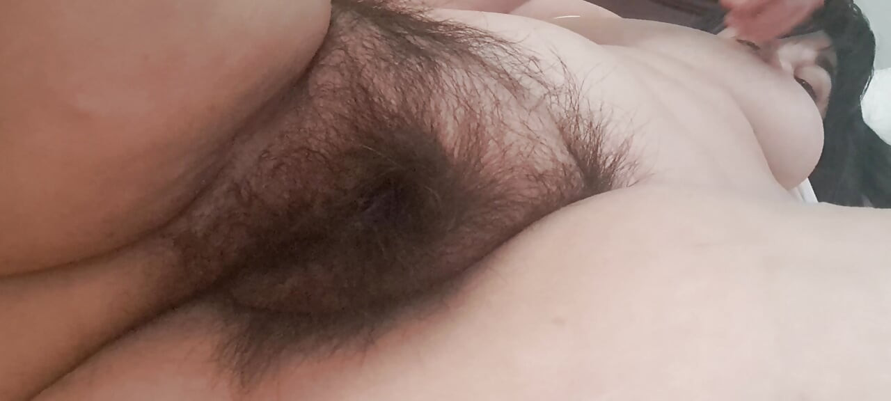 ,playing with hairy pussy