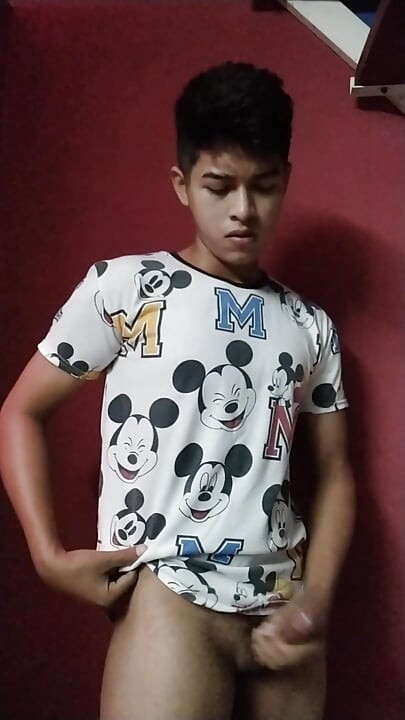 Heißer teen-junge in dem bad