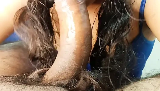 Adik tiriku yang masih muda nyepong kontolku dengan semangat sampai bikin aku sange berat