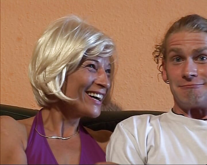 Geile blonde deutsche schlampe hart von bisexuellem typen gefickt