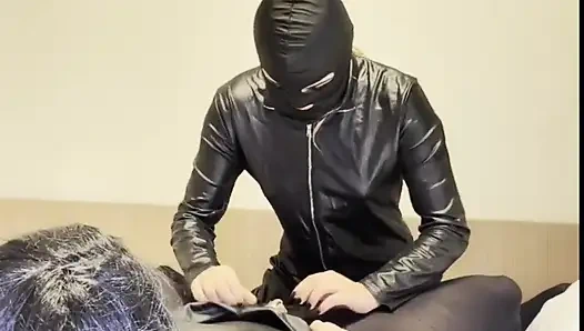 Dominatrix Saya mengisap banci saya dan menidurinya dengan baik di semua posisi