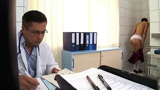 Ujian dokter berubah menjadi seks hardcore
