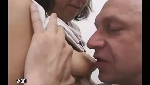 Büyük memeli olgun ve kocası