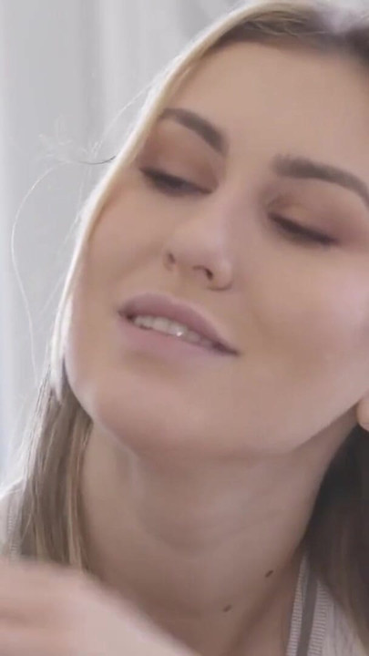 Niegrzeczna Paige Owens uwielbia głęboko dławiąc się na kutasku faceta Roba Pipera! | Klip 1