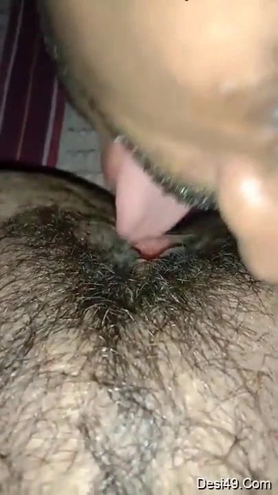 Mouth in Hairy pussy