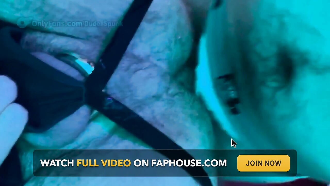 Kıllı döl boşaltma jock belden bağlamalı ayı yavrusu seks sapanında şişman ağzı açık göt deliğinde korunmasız ve prezervatifsiz sert sikiliyor