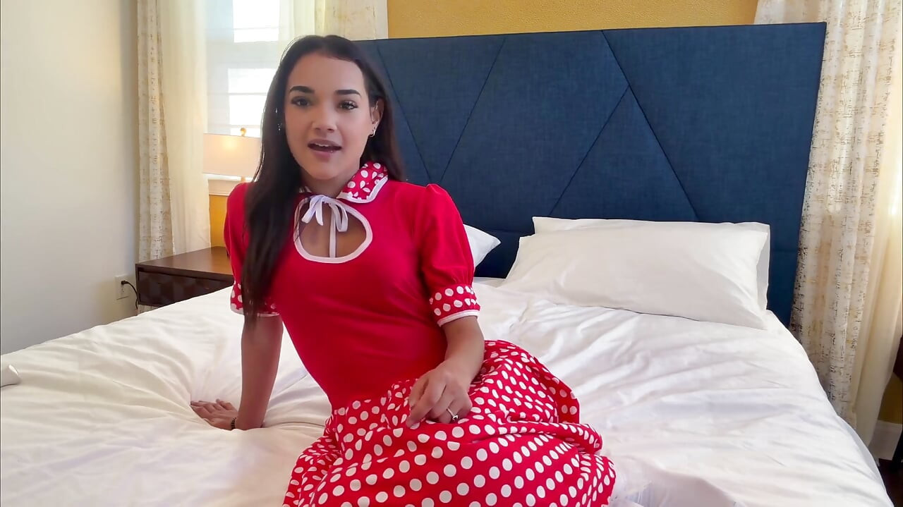 ¡La sensual instrucción de masturbarse de Zara en primer plano de los 50 nos espera la tentación!