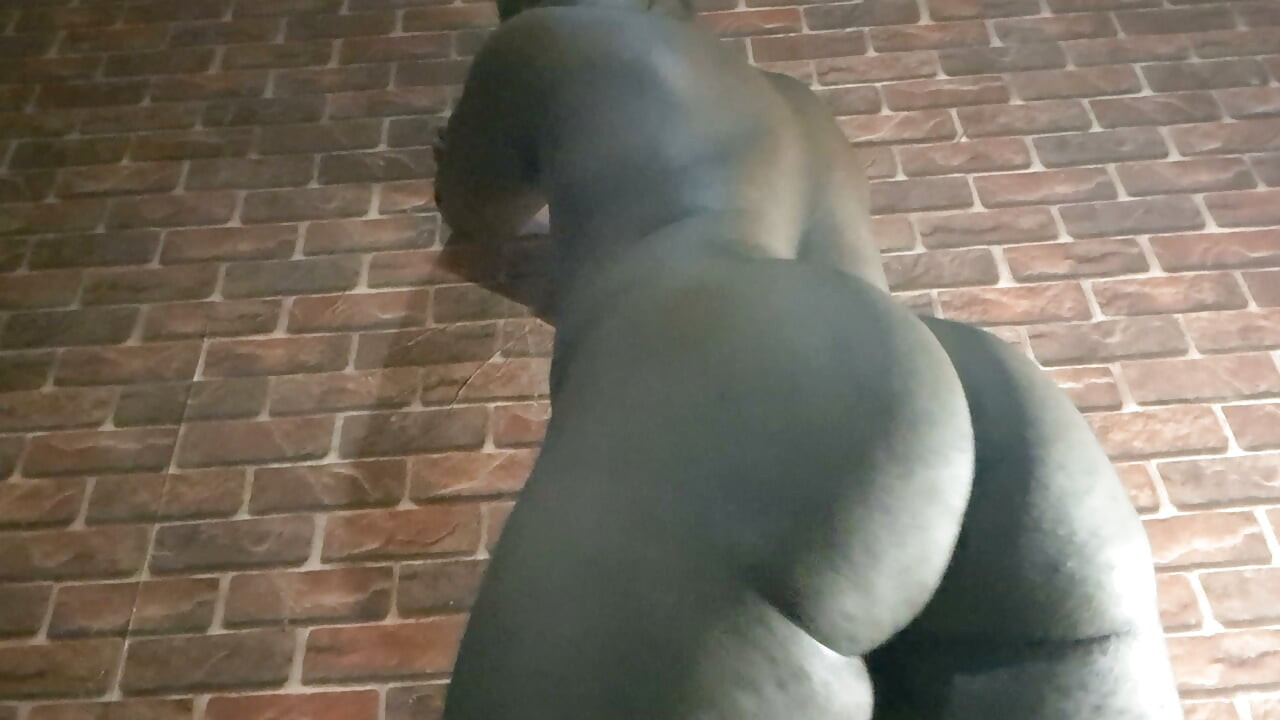 Thick fat booty boy twerk