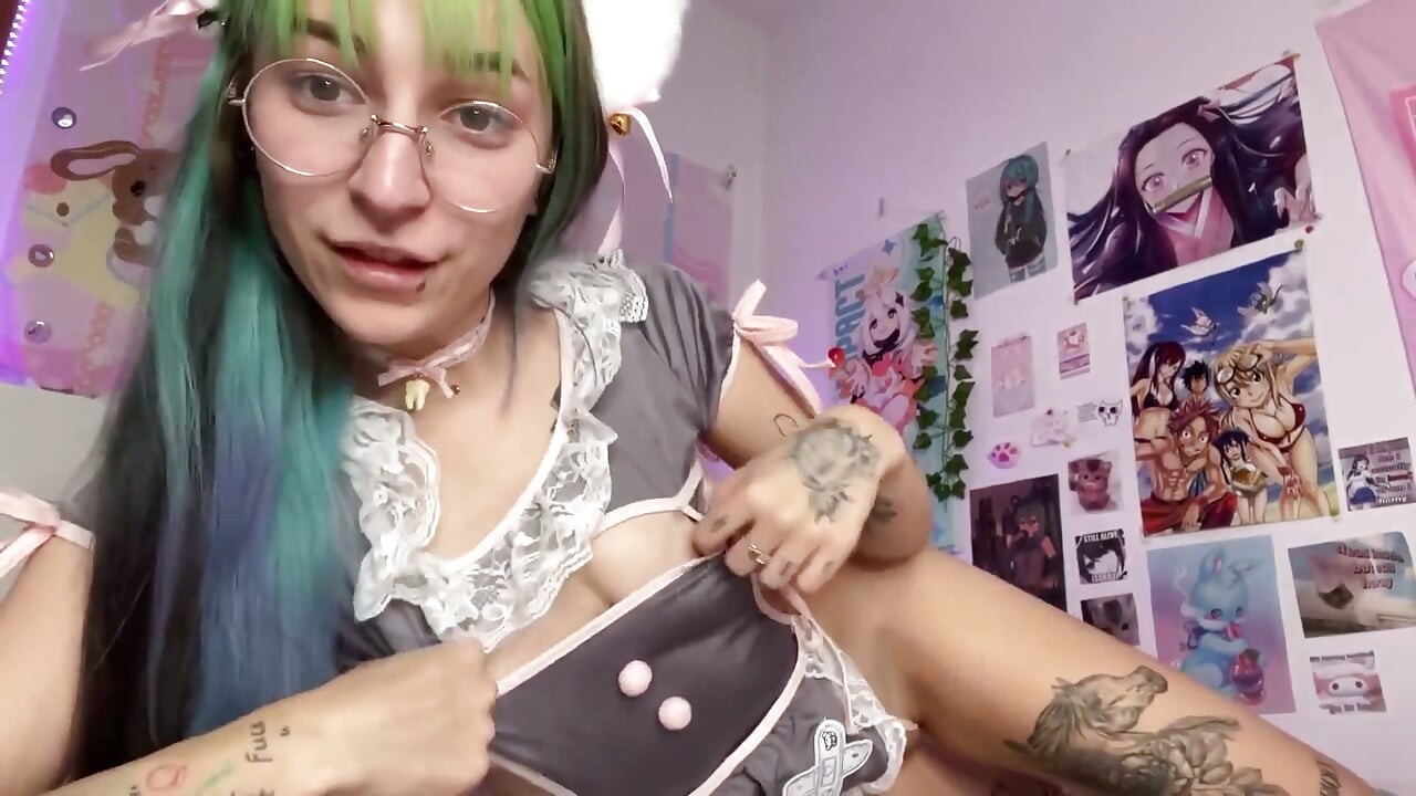 Padrastro soy tuyo, juego anal, pinzas para pezón y crema de coño
