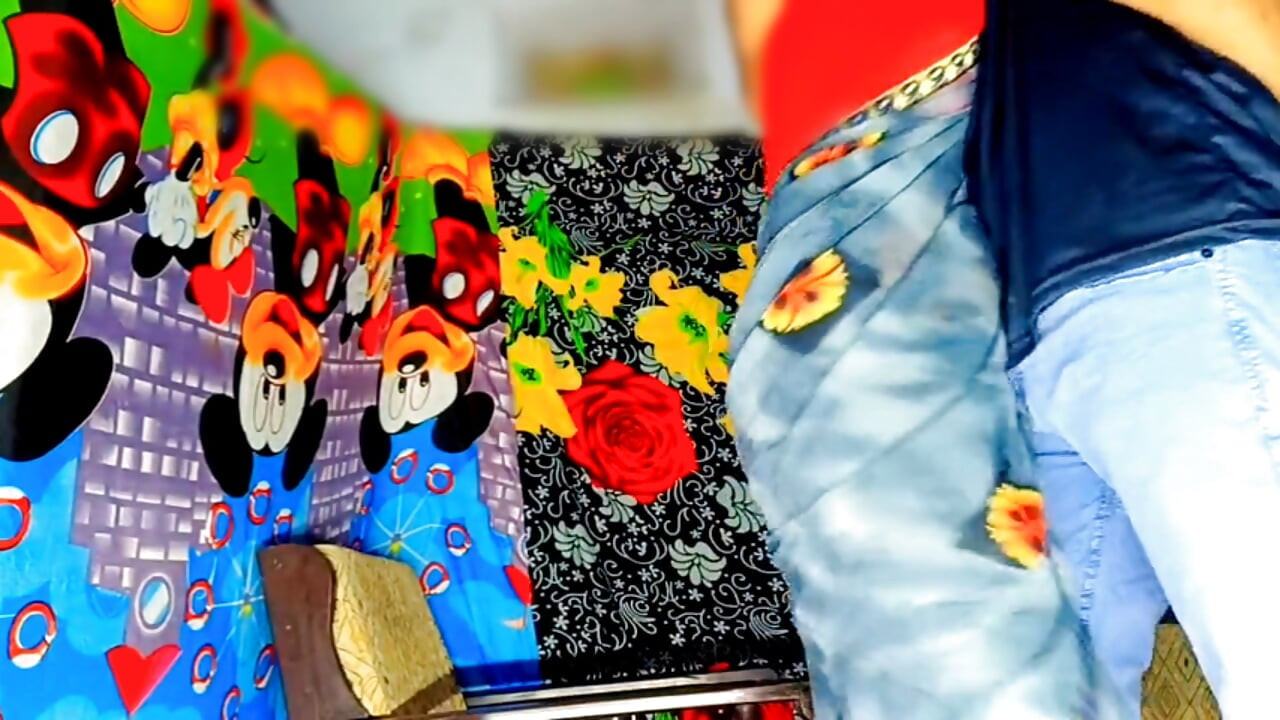 인도 유부녀 neelu Singh 21살 여자 쪼이는 보지 침실 섹스 의붓남매