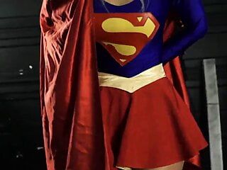 Supergirl ปะปนหน้าแดง