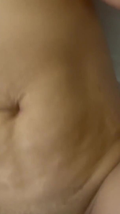 Varajuća guzica me jebe dok je njen muž na poslu | Klip 1