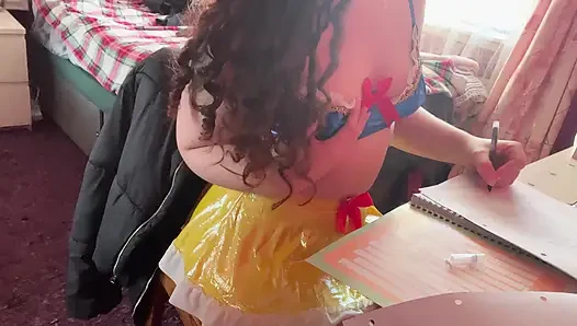 SnowWhite ders çalışmak için azıyor