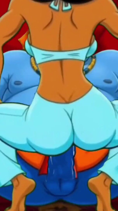 הנסיכה יסמין נהנית מהנאה מינית. היא הרימה את מנורת הקסמים והתחילה לשפשף אותה בכוס שלה | קליפ 1