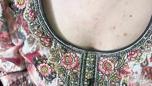 Romantik bir an geçiriyorum ve seksi kız arkadaşımla sert sikişiyorum