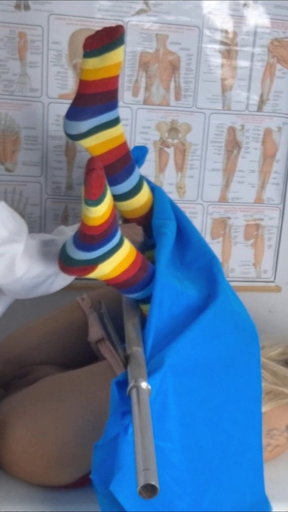 Napięcie między lekarzem a pacjentem kończy się wytryskiem! | Klip 2