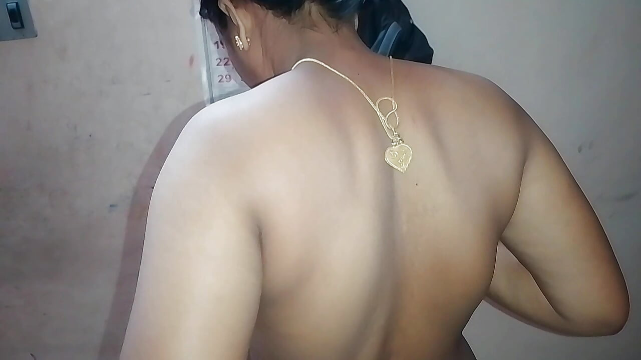 Mallu girl licks her husband's penis in her mouth and sucks his milk
