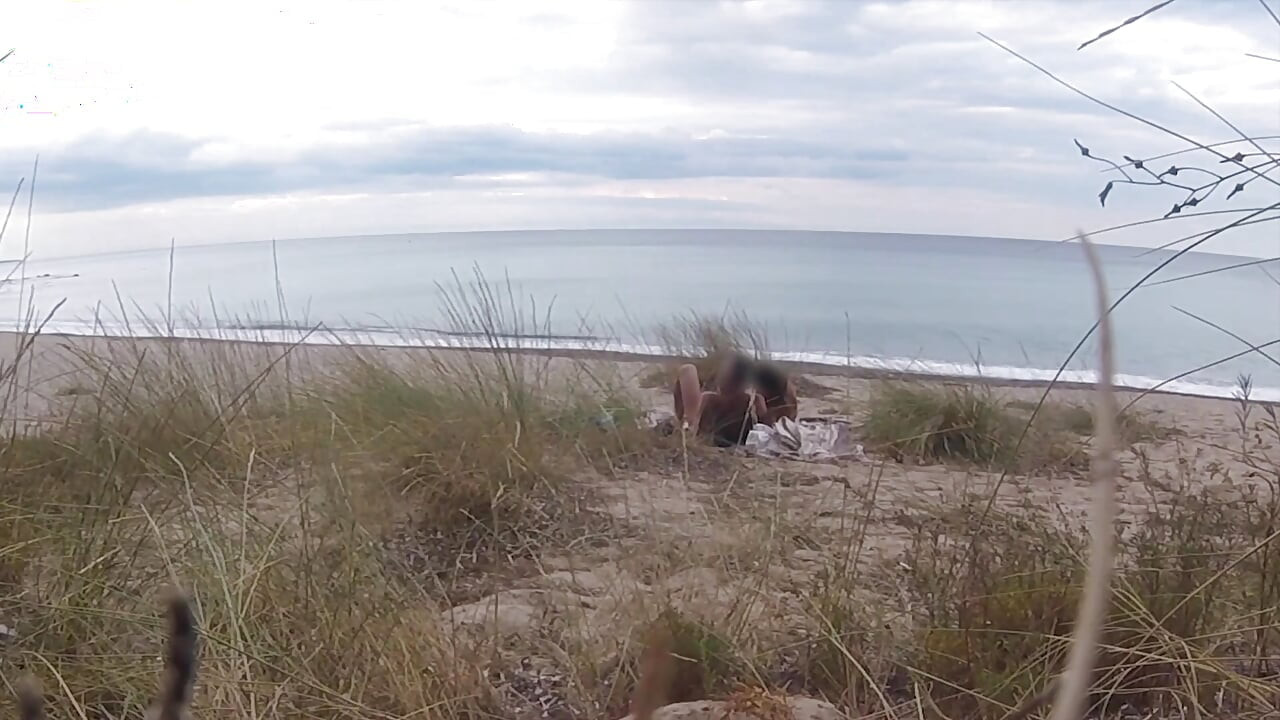 French Teacher Slut Blowjob Amateur on Nude Beach Front Stranger with Cumshot - Misscreamy