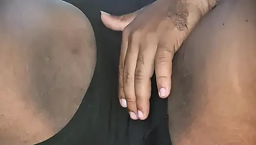 Masturbando a buceta grande da tia bbw no short apertado