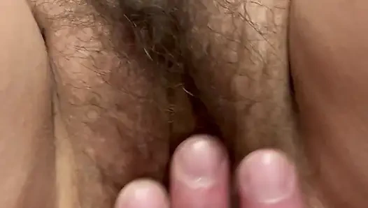 Ich lasse es auf meinen Körper kommen, es füllt mich mit Vollmilch und ich bleibe wieder zurück, ohne zu ficken