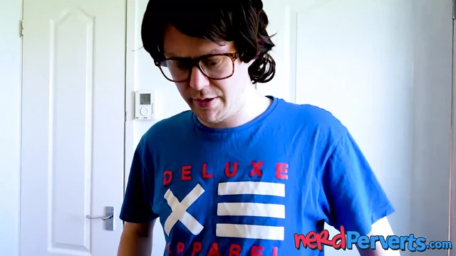 Stunning UK babe sucks off a nerd while GF watches the telly
