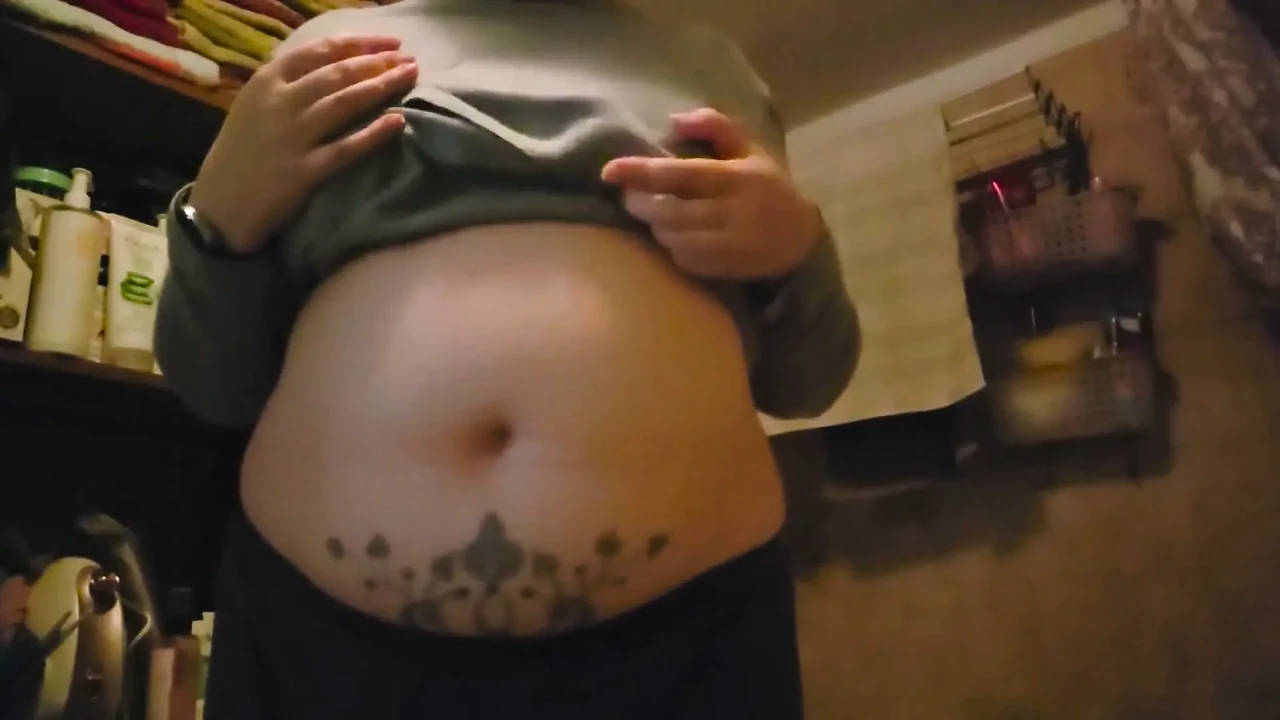 Full Reed After a Binge: Belly Show and Hot Shower