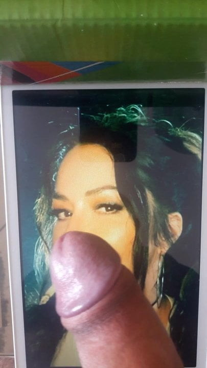 Homenaje fumando morena