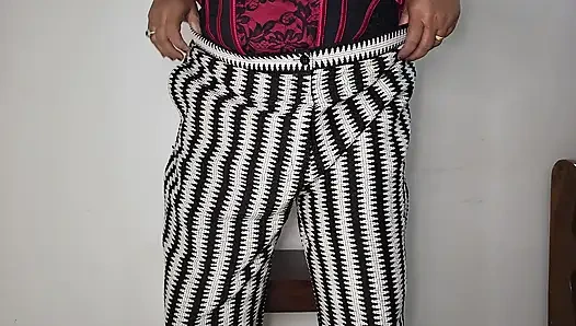 CORPARATE LOOK, ICH ARBEITE HART IM BÜRO, SQUIRTE AN TISCHEN