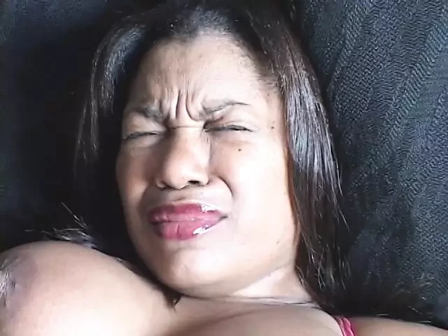 泡泡屁股荡妇滑在大鸡巴的长鸡巴上反向女牛仔风格