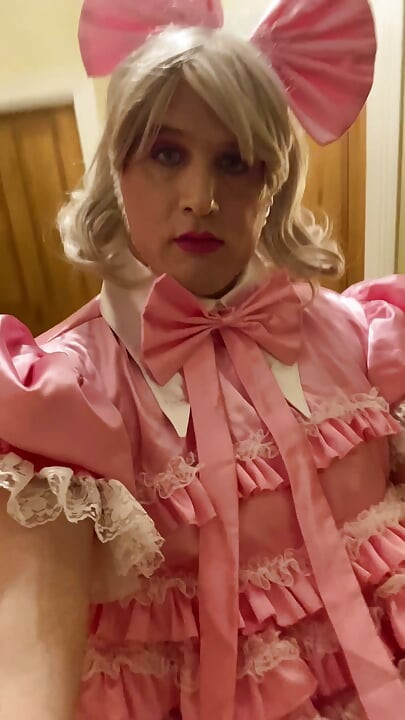 Sissy Steph δείχνει τον κώλο της