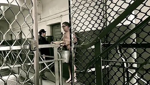 Домина госпожа April - камера 45 Апрель тюрьмы, часть 1