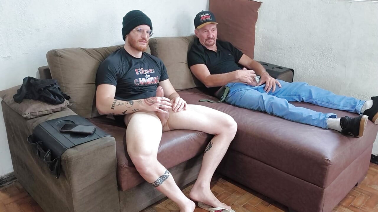 Urach i Carmona se samozadovoljavaju