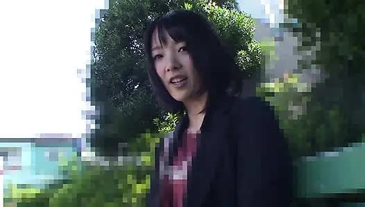 Japanisches teen leckt sich zurück für vibratoren und schwanz