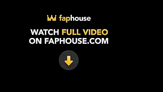 Bella khalifa lagi asik masturbasi pakai lobak malam ini