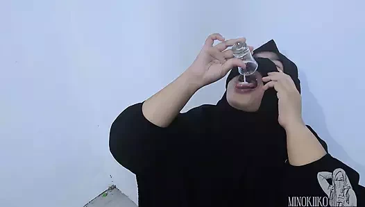 Hijab Girl with Niqab Drink a Fresh Cum from A Stranger in Waiting Room - Minokiiko