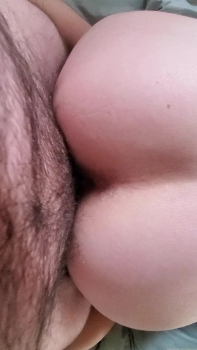 Split her pussy