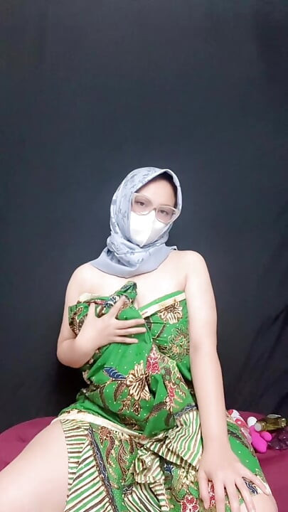 Narrow pussy young woman leaks squirt